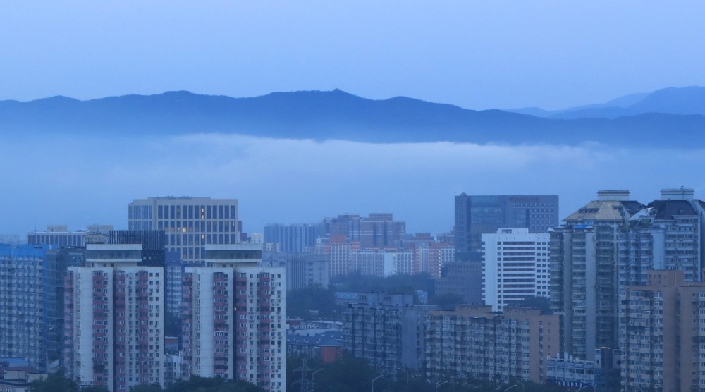 暴雨过后，西山现云海，风景美轮美奂