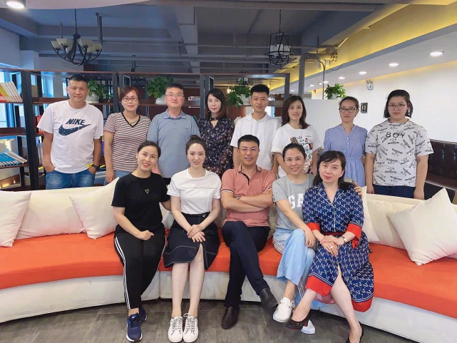 脱口秀|娱乐早报 | 思文退出脱口秀大会并回应离婚 杨天真切胃手术后报平安