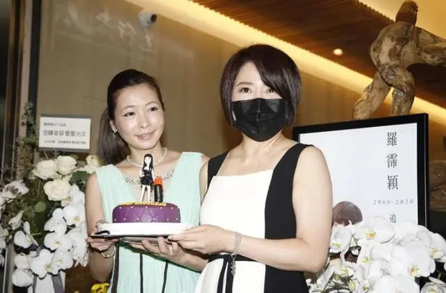 脱口秀|娱乐早报 | 思文退出脱口秀大会并回应离婚 杨天真切胃手术后报平安