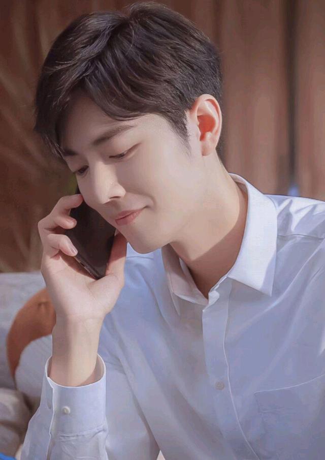 肖战|肖战依然是顶级流量？代言产品上线后秒没，穿的衣服也卖到下架