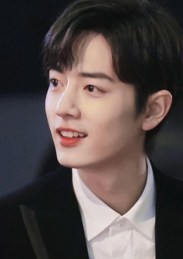 肖战|肖战依然是顶级流量？代言产品上线后秒没，穿的衣服也卖到下架