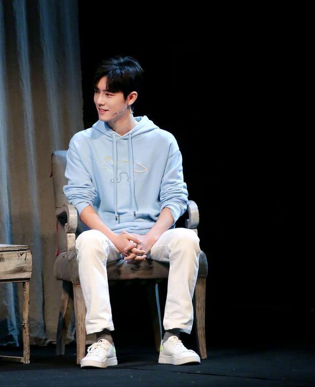 肖战|肖战依然是顶级流量？代言产品上线后秒没，穿的衣服也卖到下架