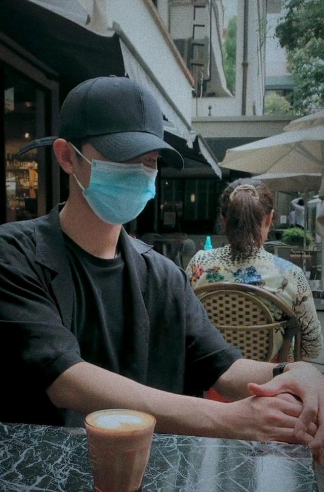 肖战|肖战依然是顶级流量？代言产品上线后秒没，穿的衣服也卖到下架