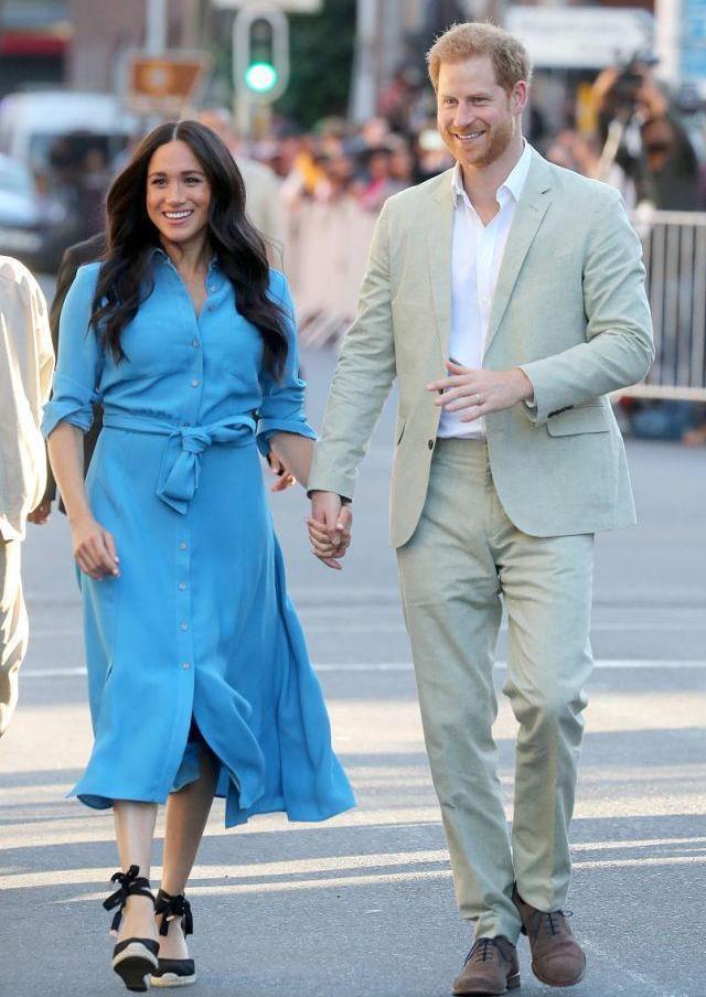 哈里王子|一见钟情，哈里王子决定娶梅根为妻子，竟因梅根到树林小解