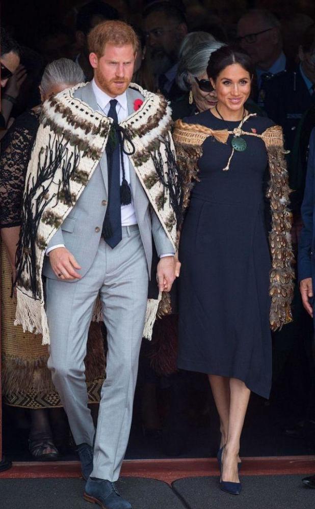 哈里王子|一见钟情，哈里王子决定娶梅根为妻子，竟因梅根到树林小解