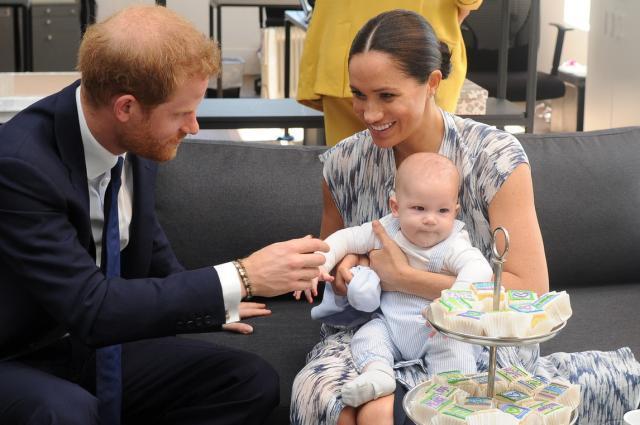 哈里王子|一见钟情，哈里王子决定娶梅根为妻子，竟因梅根到树林小解