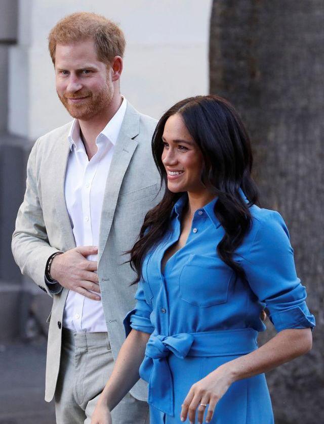 哈里王子|一见钟情，哈里王子决定娶梅根为妻子，竟因梅根到树林小解