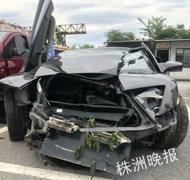 受损较为严重的兰博基尼（记者刘玺 摄）