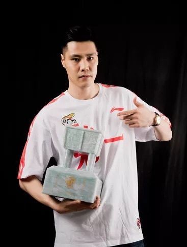 贺天举防守不行如果不是因为伤病他将比肩周鹏