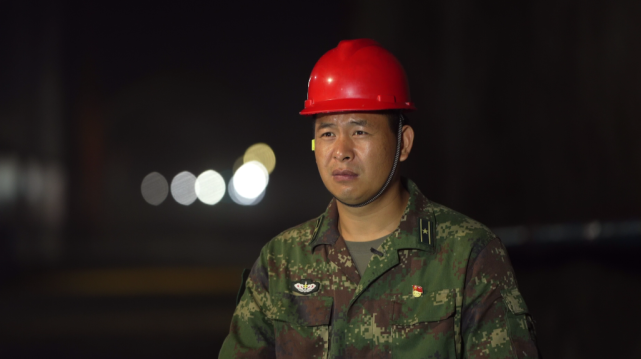 凉山小伙入伍,全村走40里山路相送,如今的他已是一名火箭军营长