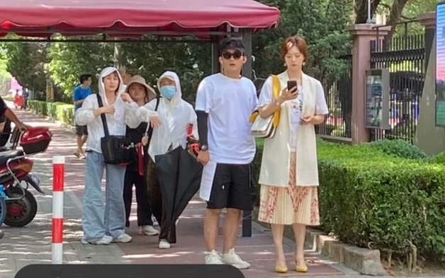 蒋欣|又胖了！蒋欣拍戏现场嘴吃不停，背影壮实目测体重至少140斤