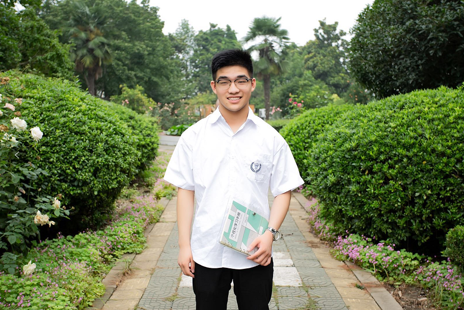 回顾高中三年,任超凡坦言自己的成绩并非很稳定,起起