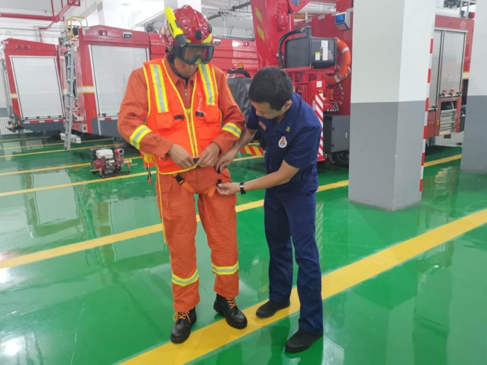 北京朝阳区|北京朝阳区一公厕雨夜地面塌陷，男子被困……