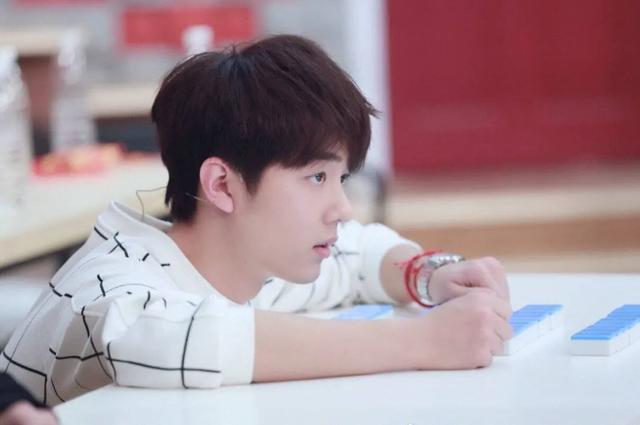 黄景瑜|黄景瑜肖战新剧开机？粉丝呼吁远离肖战，反黑站发文疑话中有话！