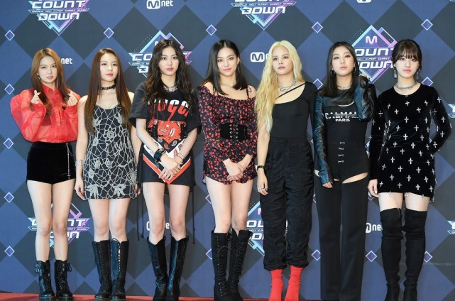 Clc时隔1年的回归 成员通过sns表达兴奋 而她的sns暗藏玄机 Clc 张睿恩 权恩彬
