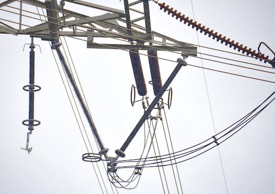 避雷器|高压线被雷击中有多危险？