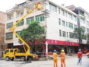 避雷器|高压线被雷击中有多危险？