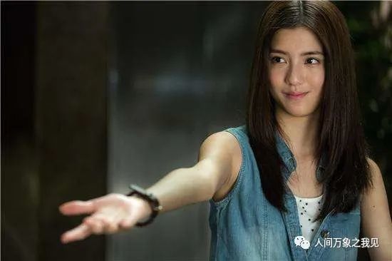 吴千语|吴千语晒美照侧颜精致，穿吊带装肤色健康长腿纤细，我要说说她