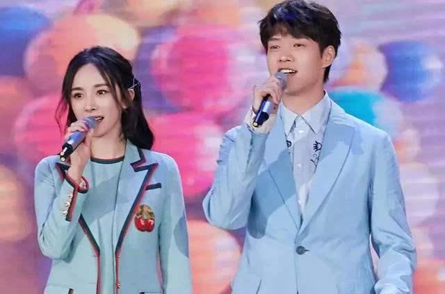 魏大勋|杨幂魏大勋大清早在横店被拍，两人前后走出住所，戴情侣帽疑同居