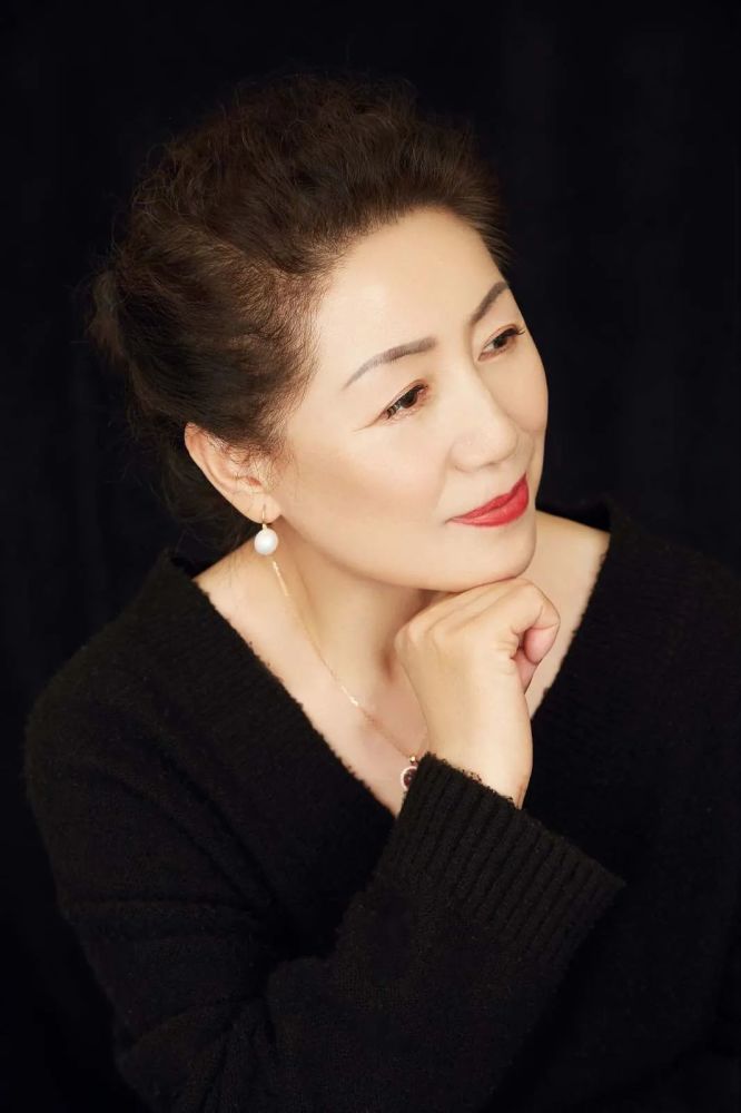 《曾经很想,只做你的胡狼》972阅读时间 诗韵书香 张曼莉朗读_腾讯新