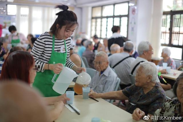 甘比|开启炫富模式？阔太甘比晒镶钻口罩，小女儿意外露脸酷似大刘