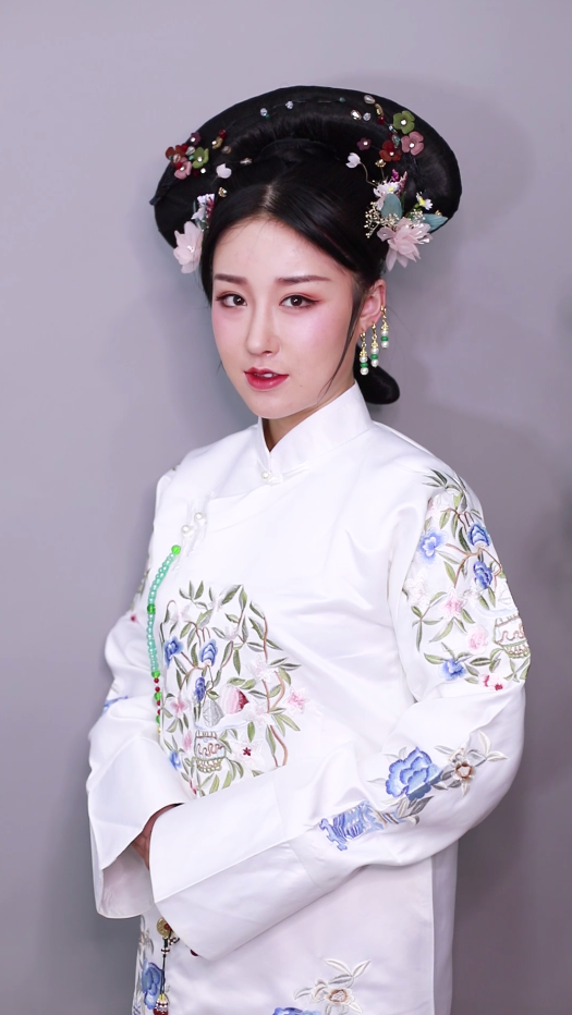 眉眼如画,灿若星辰|眉毛|口红|汉服|眼线液