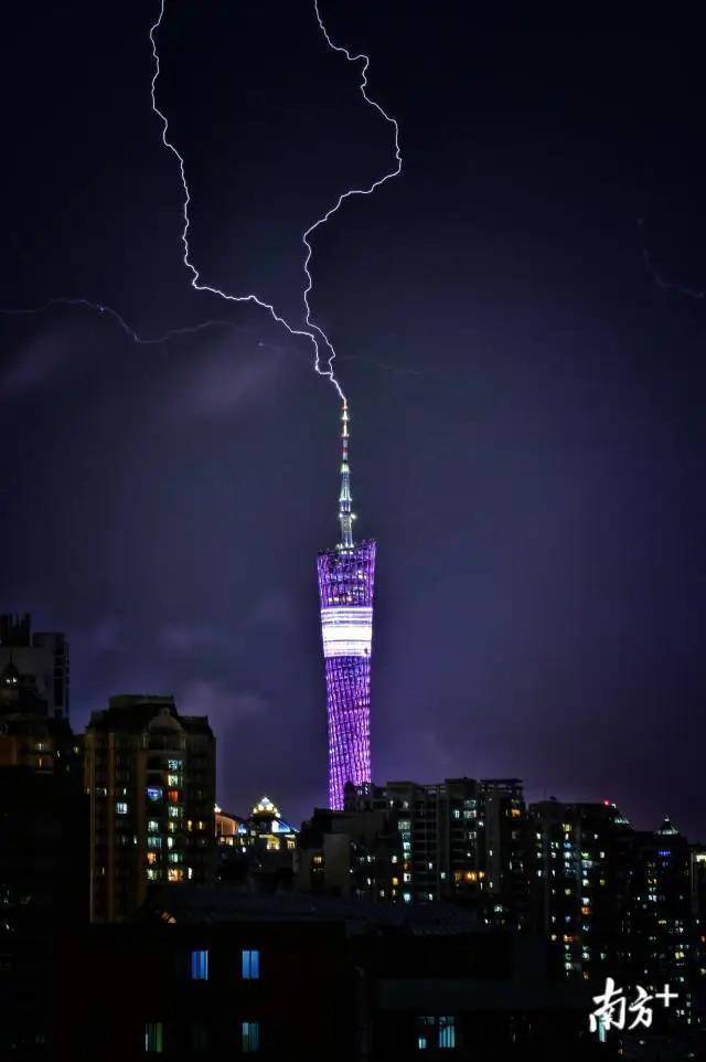 专家:避雷针其实是"引雷针"