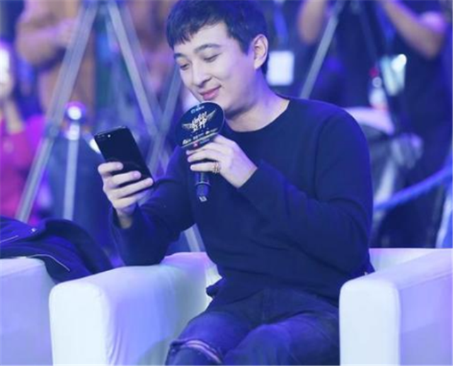 JKL怼亲戚是怎么回事？亲戚要求阿水带亲戚家小孩打职业，阿水很无语