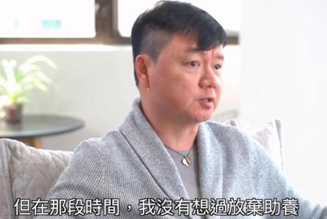 tvb|TVB金牌绿叶近照不敢认，脸部浮肿发缝变宽，生活窘迫卖车卖房度日