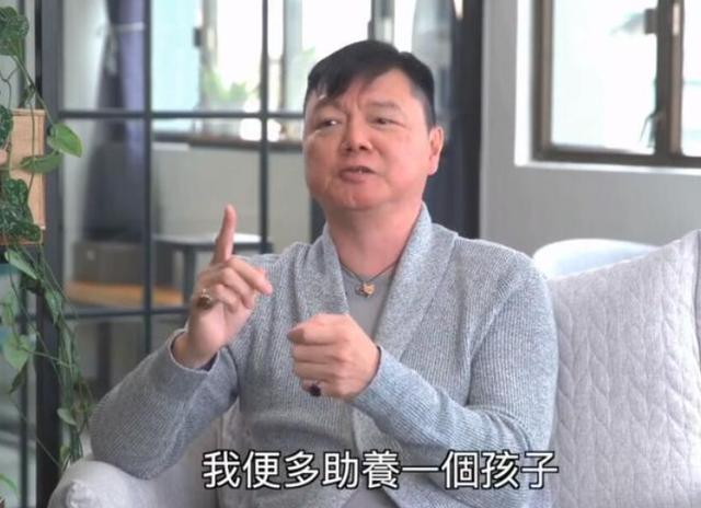 tvb|TVB金牌绿叶近照不敢认，脸部浮肿发缝变宽，生活窘迫卖车卖房度日