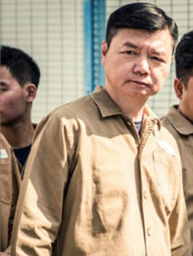 tvb|TVB金牌绿叶近照不敢认，脸部浮肿发缝变宽，生活窘迫卖车卖房度日