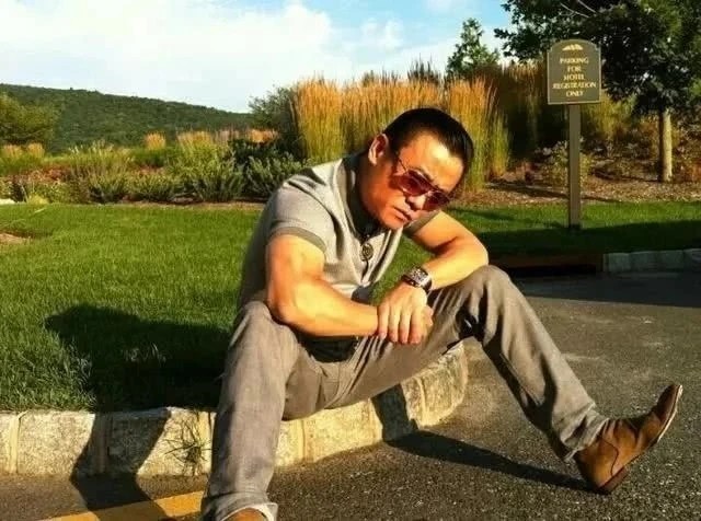 周立波|周立波低调回国，疑似进军教育事业？唐爽发文质疑他的动机