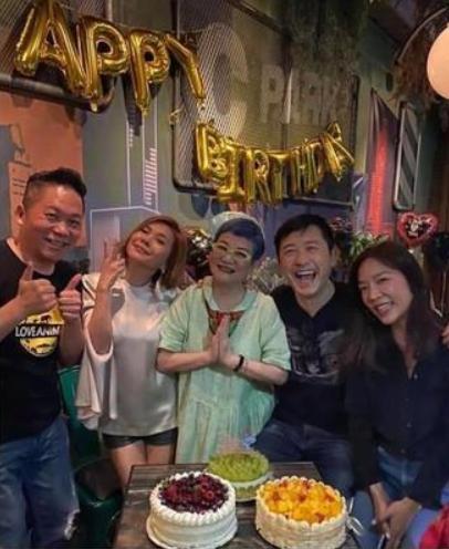 张清芳|54岁歌后张清芳离婚后首现身，重获自由心情佳，被曝拿16亿赡养费