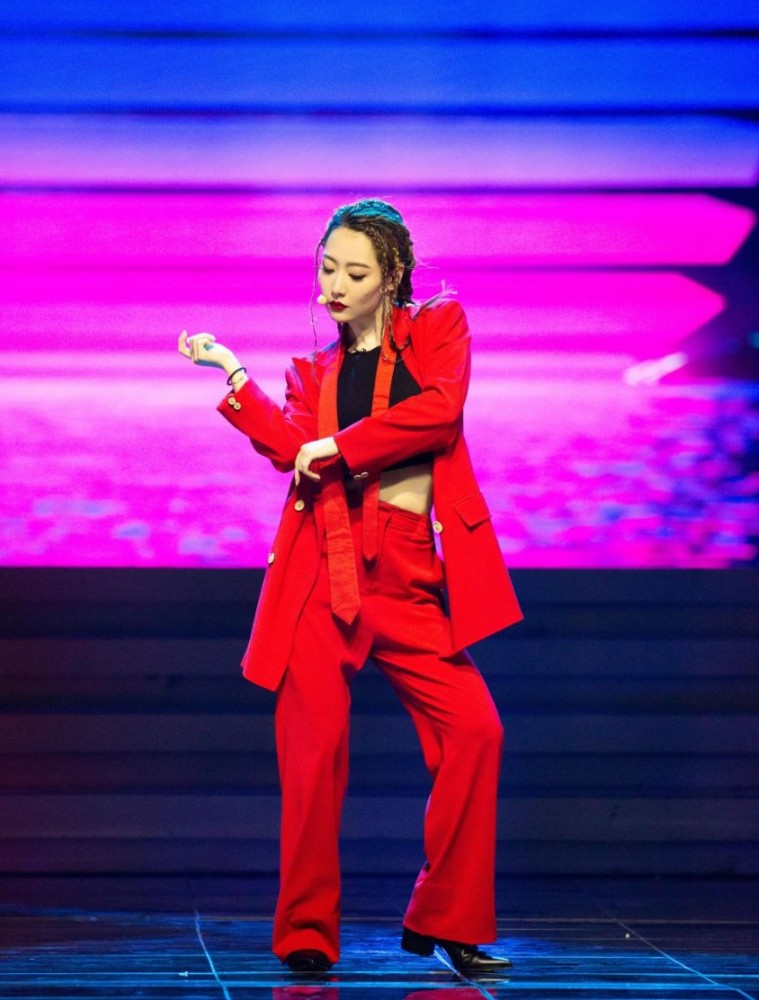 郑希怡|《乘风破浪》五公：郑希怡打鼓，郁可唯超帅！黄圣依造型厉害了