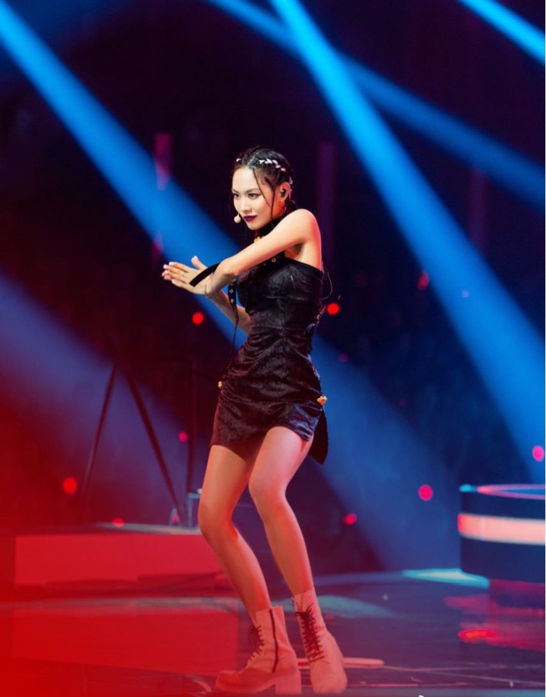 郑希怡|《乘风破浪》五公：郑希怡打鼓，郁可唯超帅！黄圣依造型厉害了