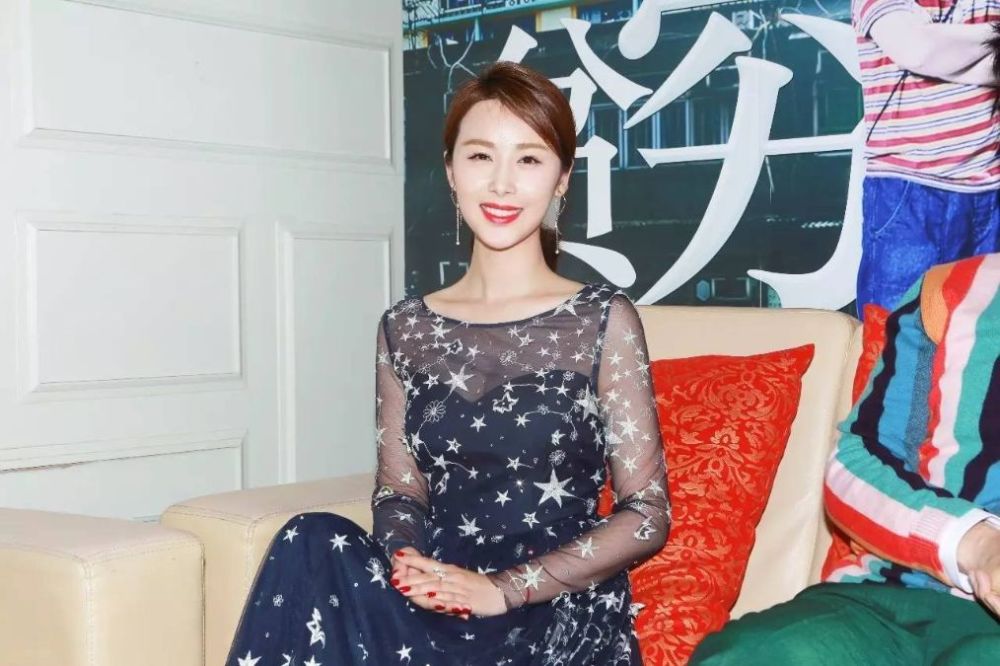 千年女配李呈媛,有微笑女王和广告女王美誉,嫁大15岁鄢颇很幸福_腾讯