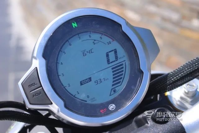 试驾报告电子油门的春风700clx大排复古到底好骑不好骑