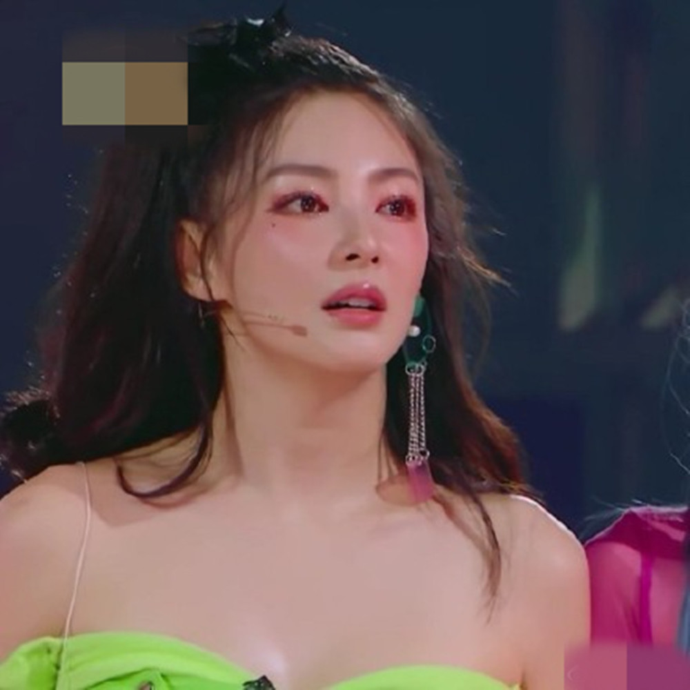 张雨绮|张雨绮五公造型惊艳，与人间尤物Jennie撞衫，网友直呼完胜