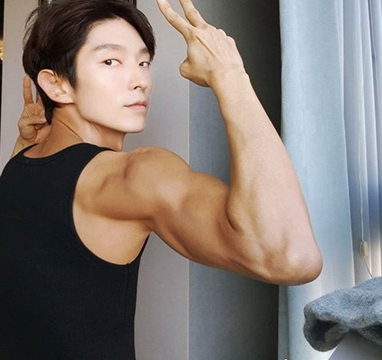 李准基演《王的男人》不man?15年后练成肌肉男,近照大变样