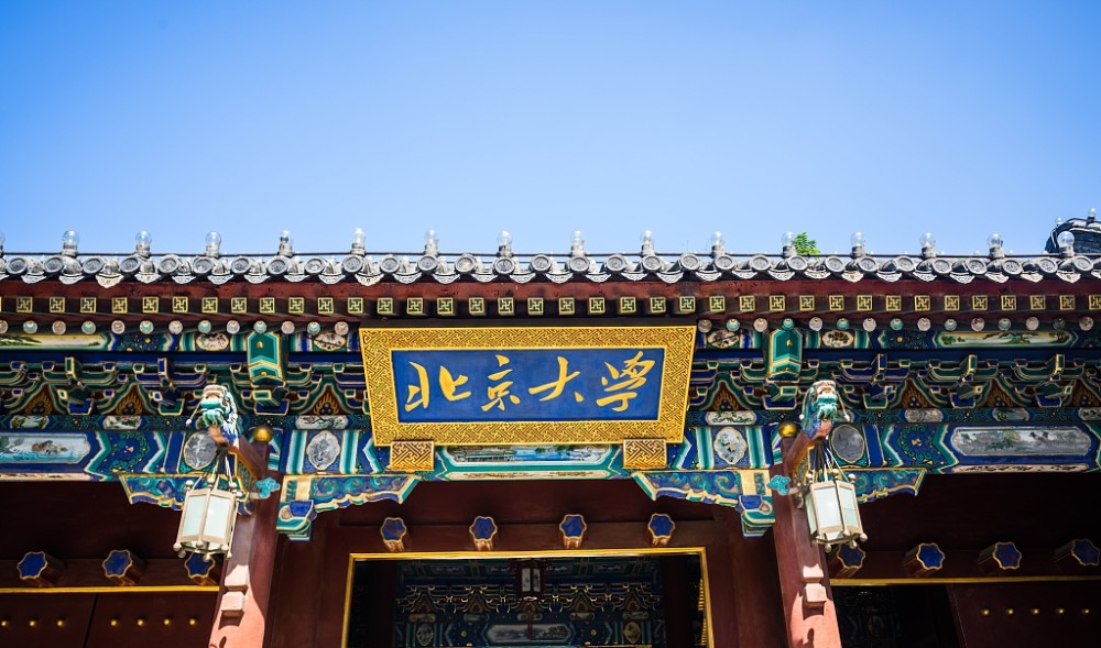 我身边有很多朋友就在微软读书,这里面有我的学长,大学同班同学,甚至