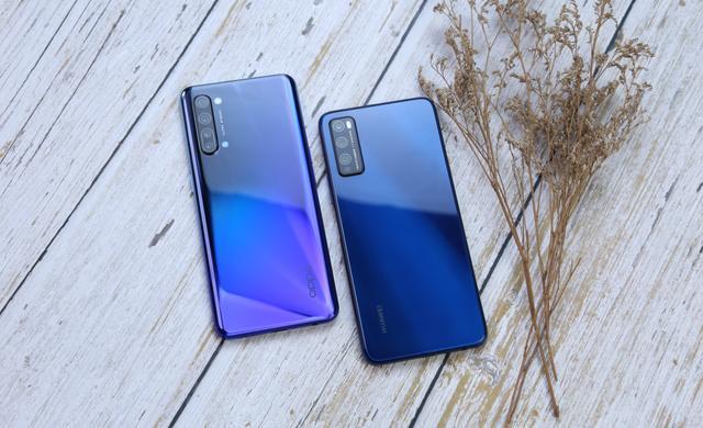 oppo k7 和畅享 z1 都采用了当下流行的渐变色彩设计,但在自家工艺