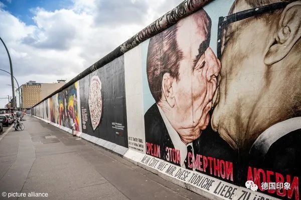柏林墙世纪之吻的照片图片