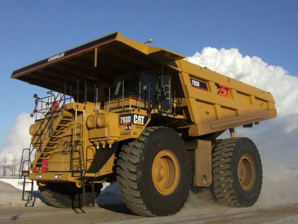 卡特彼勒793型卡车图源:carsbase.
