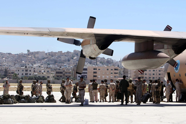 约旦皇家空军动用美制c-130运输机投送救援物资给黎巴嫩.