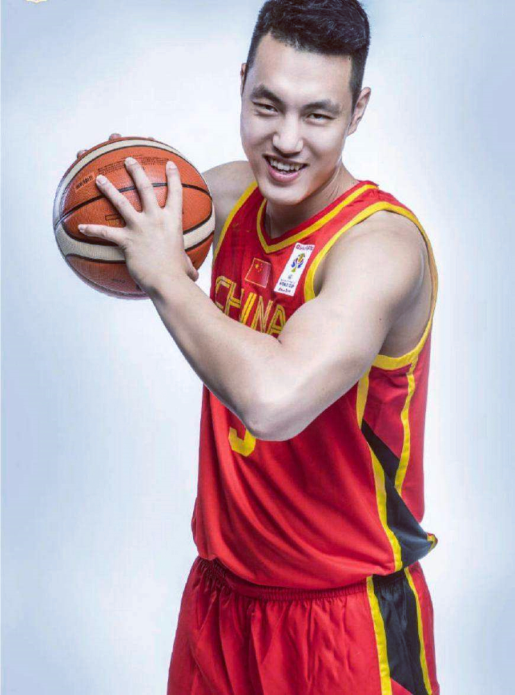 翟晓川儿时就5点半起床打篮球世界杯带伤上场的拼命三郎