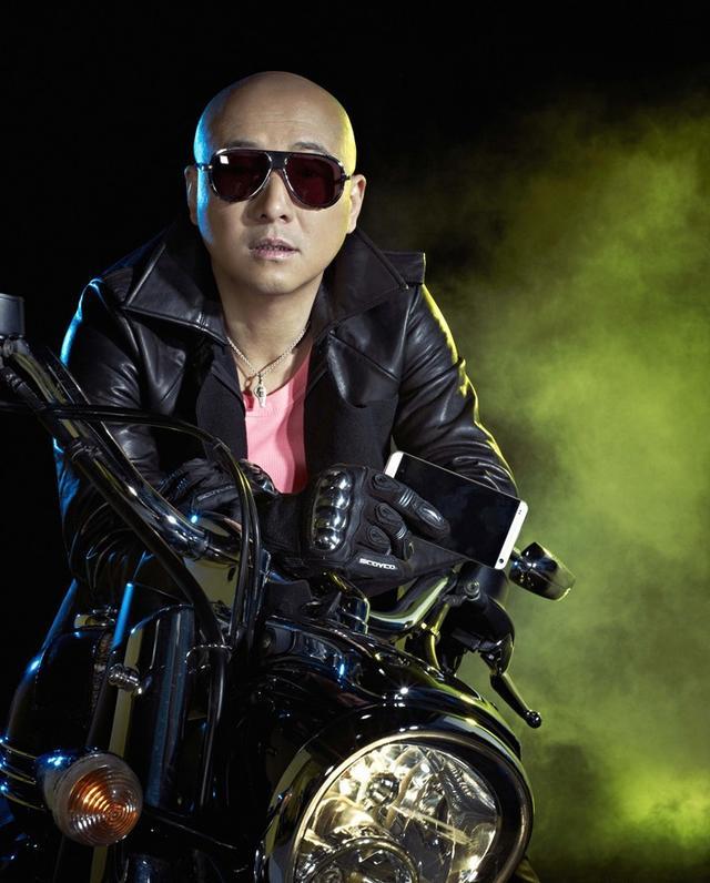 从摇滚歌手到演员,被"骂"了30多年的周晓鸥,我们真的冤枉他了