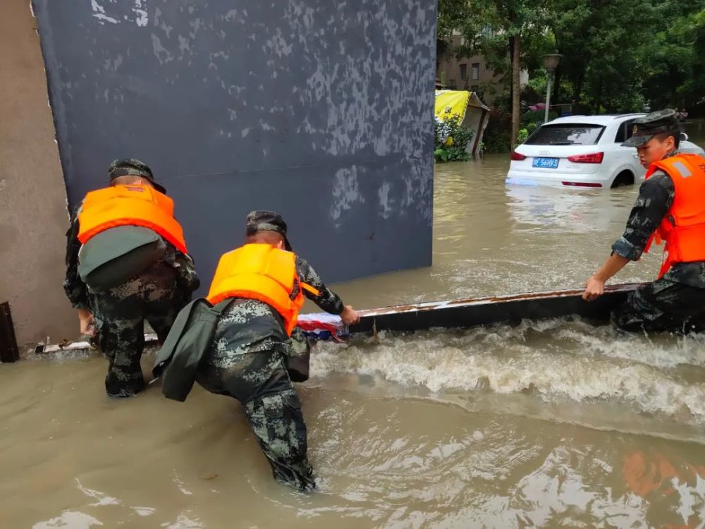 大雨 雨雨雨雨 雨致多地受灾,部队官兵紧急出动救援