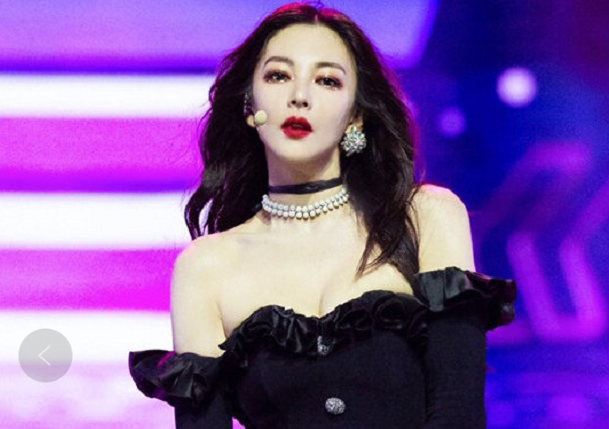 张雨绮|张雨绮五公光脚站台上跳舞，这回真的绝美！