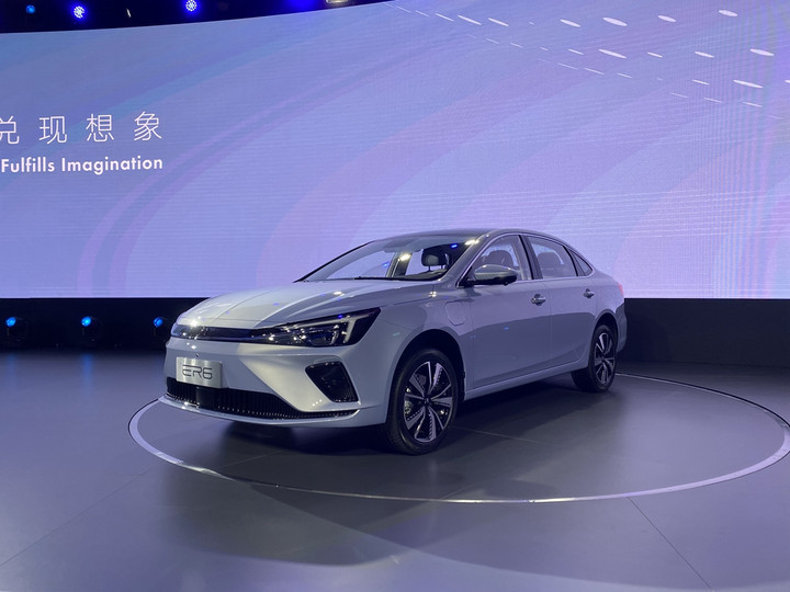 首款r标量产车,荣威r er6正式上市售价16.28-20.08万元