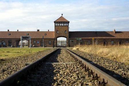 奥斯维辛集中营|奥斯维辛集中营为何成为人间炼狱：永远不要考验人性